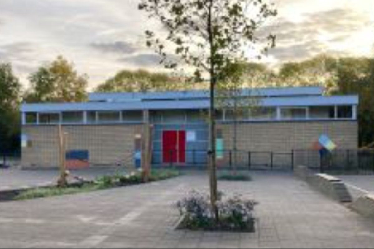 Utrecht - Tuindorp Oost - Gymzaal Wevelaan